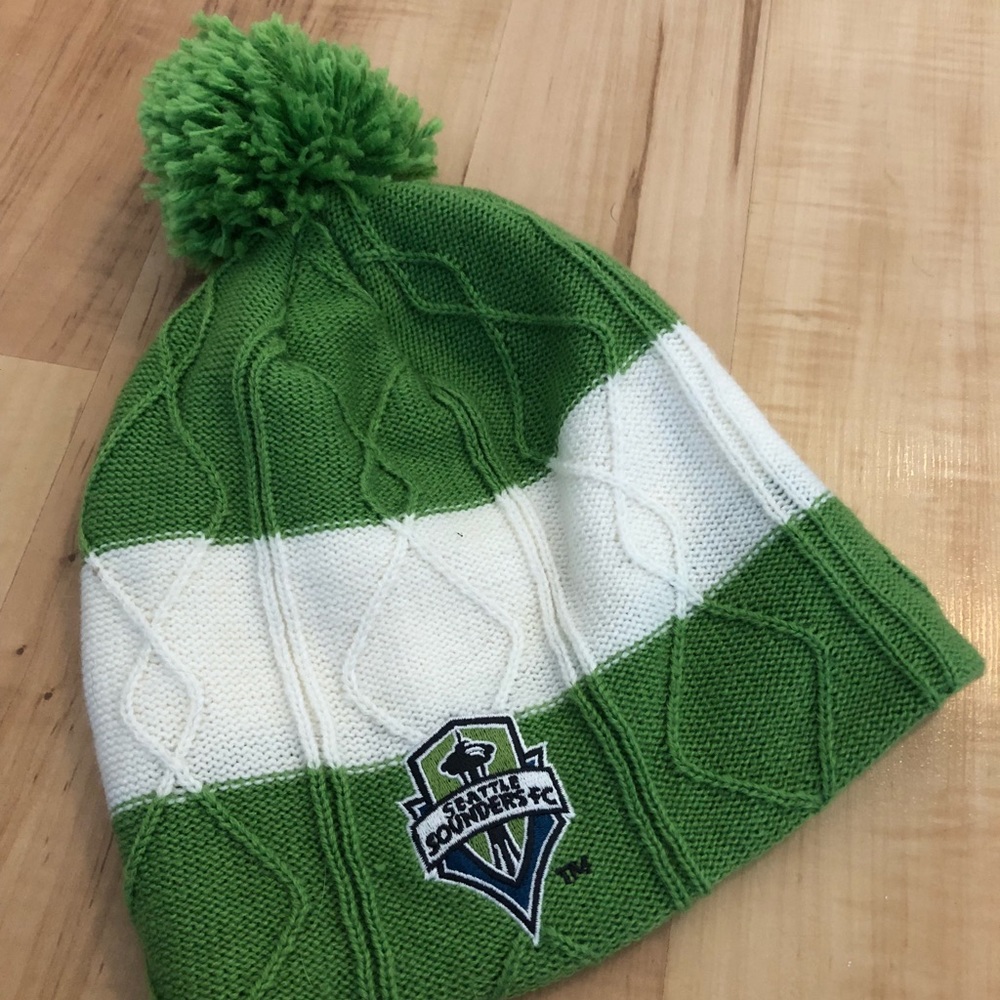 Seattle Sounders beanie with pom